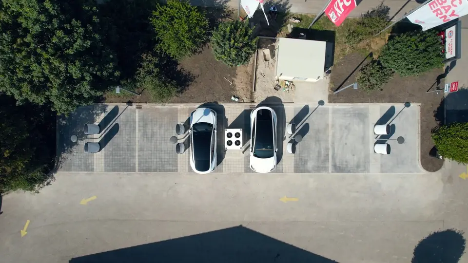 Tesla, yeni Supercharger çözümü duyurdu: Kurulumlar hızlanacak