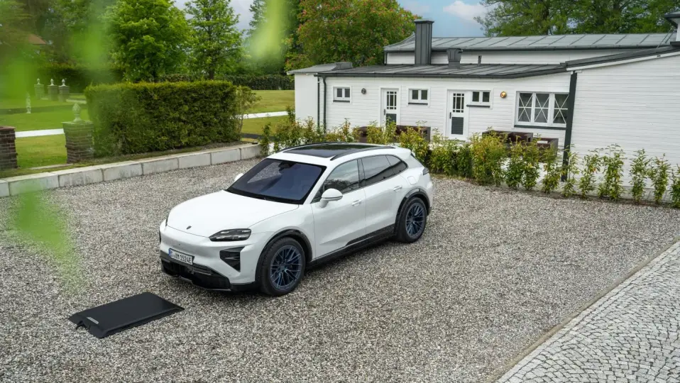 Elektrikli Porsche Cayenne Kablosuz Şarj Edilecek — Porsche elektrikli araçlar, kablosuz şarj teknolojisi, Porsche Cayenne özellikleri, elektrikli araç şarj sistemleri