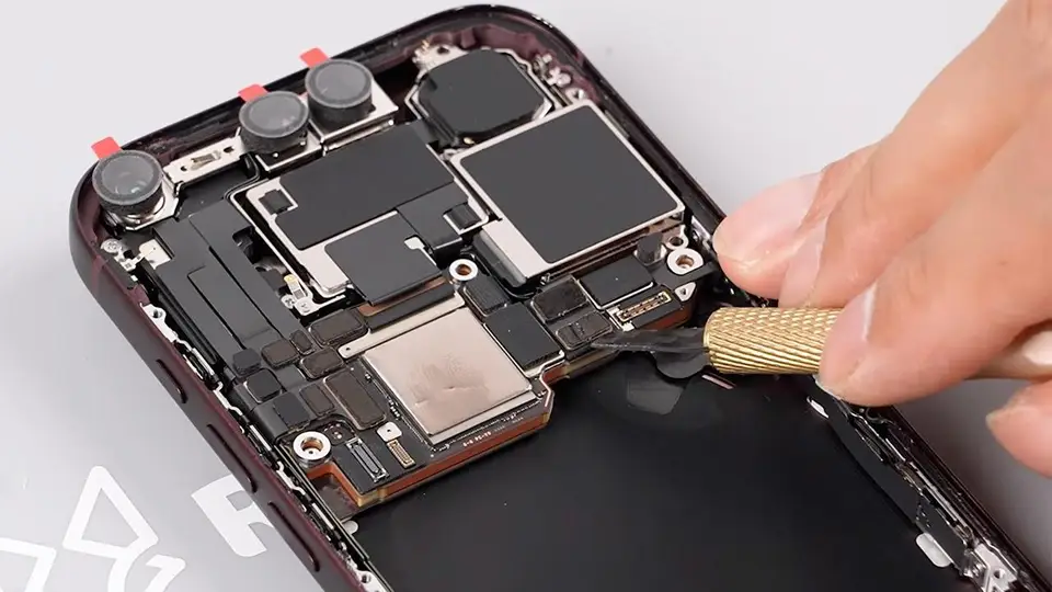 iPhone 18 Pro parçalarına ayrıldı: İşte iç tasarım