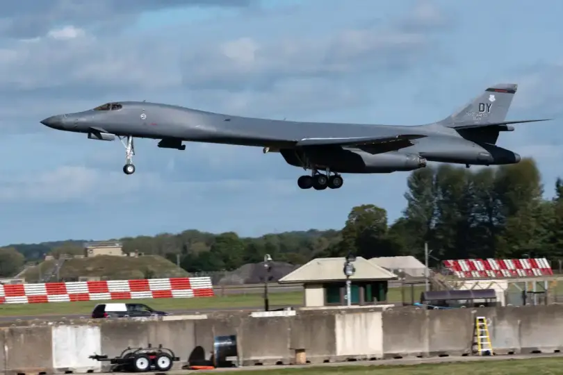 B-1B bombardıman uçaklarının hareketliliği dikkat çekti