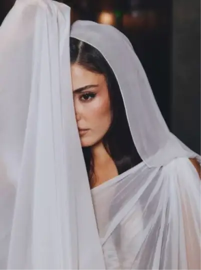 Hande Erçel Milano