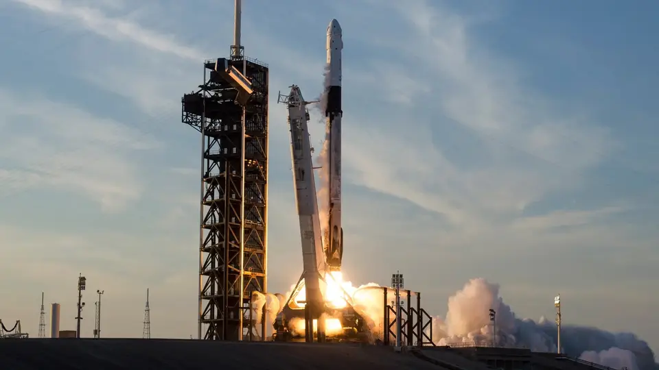 SpaceX, Falcon 9 roketinin fişini 2028’de çekecek