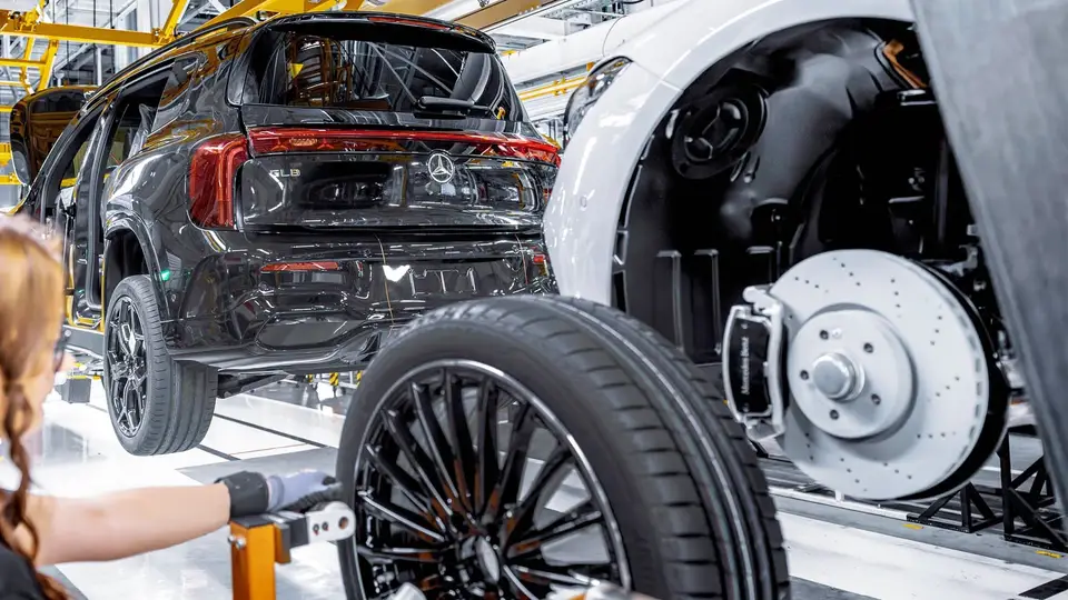 Mercedes iki fabrikasını kapatabilir: Otomotiv devi çıkmaza girdi
