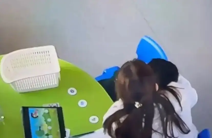 Mersin’de otizmli çocuğu darbettiği iddiasıyla tutuklanan eğitmenin “işkence” suçlamasıyla ağır ceza mahkemesinde yargıl