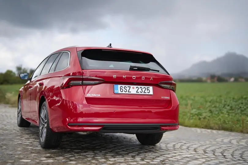 Skoda tarihinin ilk tam hibriti Octavia oldu: 100 km