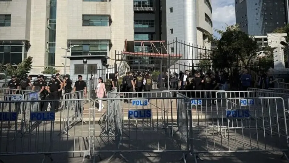 İKİ BELEDİYE BAŞKANI DA TUTUKLANMIŞTI