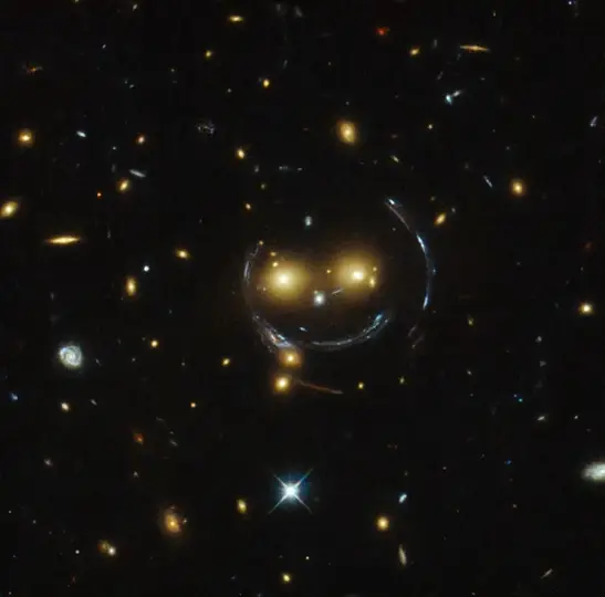 Hubble, uzayda gülümseyen bir yüz yakaladı: Peki nasıl oluştu?