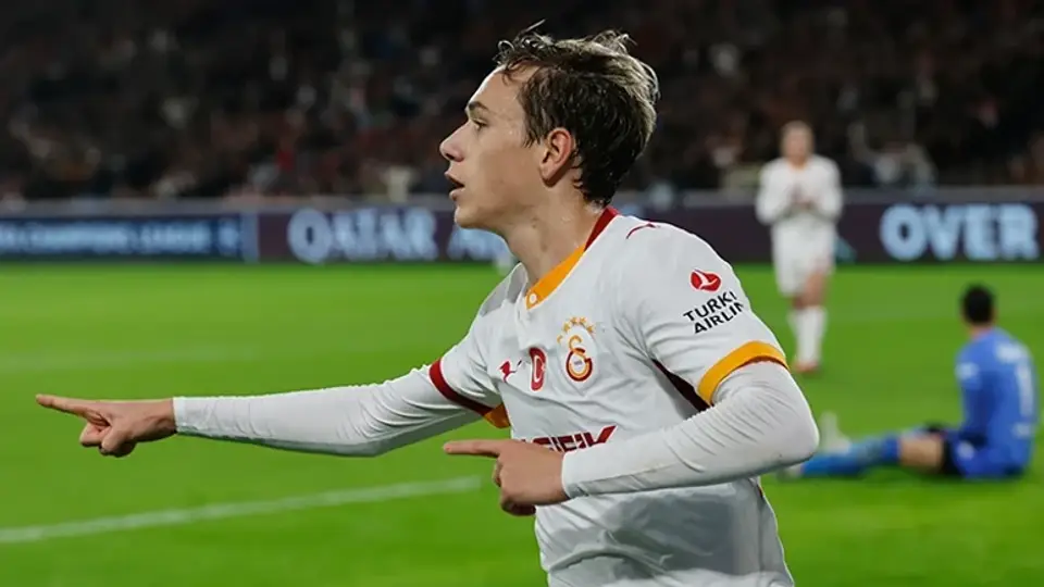 Lille zaferi sonrasında Galatasaraya övgü yağdırdılar: Fenerbahçe derbisi öncesinde kötü oyun eleştirilerinin önüne geçti , Cesaretinin ödülünü Fransa’dan çok önemli bir galibiyet çıkararak aldı