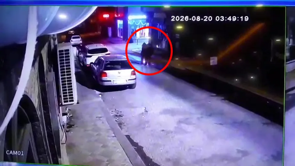 Darıca'da üç kardeşin tek renk giyinerek kol kola yürüdüğü ölüm
