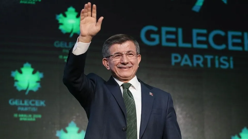 Gelecek Partisi 180 delek katıldığı kongrede feshedildi