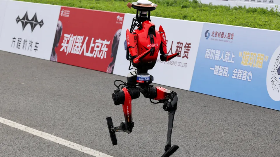 İnsansı robot Usain Bolt'un rekorunu kırdı