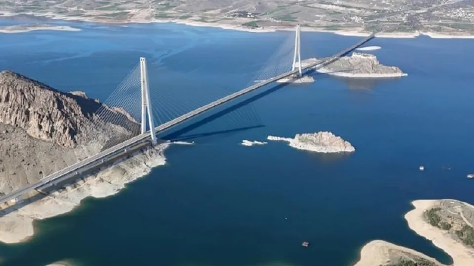 Pertek Köprüsü ile Elazığ ve Tunceli arasındaki kara yol bağlantısı güçlendiriliyor