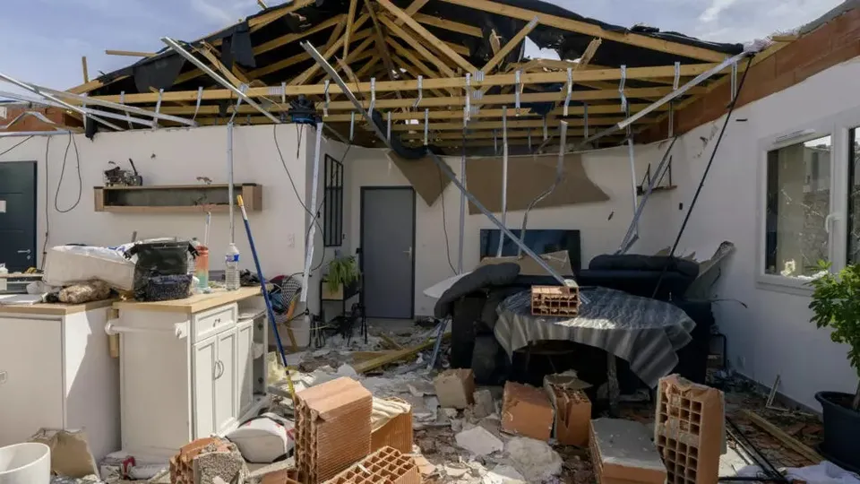 Fransa'da hortum felaketi: 39 yaralı, yüzlerce ev hasarlı