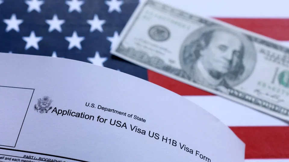Trump’tan yeni vize hamlesi: 200 bin kişinin vizesi iptal edilebilir