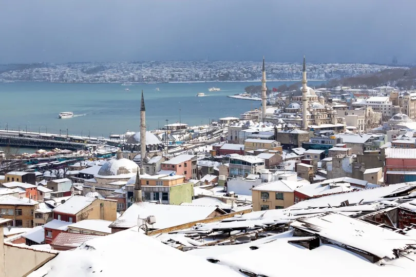 İstanbul'a Kar Yağışı Uyarısı: Meteoroloji ve AKOM Akşam Saatlerine Dikkat Çekti