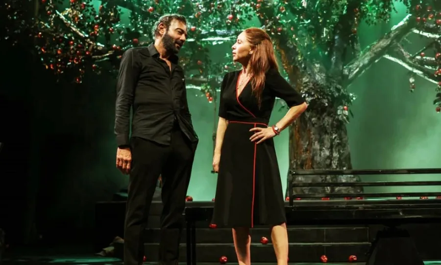 Show TV'nin fenomen dizisi Kızılcık Şerbeti, Kurban Bayramı öncesi sezon finali yapacak ve seneye dördüncü sezonuyla izleyici karşısına çıkacak. Dizinin Kıvılcım'ı Evrim Alasya, bu sezon usta oyuncu Kerem Alışık ile "Aşk Biter mi?" oyunuyla da sevenlerinin karşısına çıkıyor. Tiyatro sahnesinde başlayan ilişkileri aşka dönüşen ünlü çiftin, bu kez de Kızılcık Şerbeti'nde bir araya geleceği iddia ediliyordu.