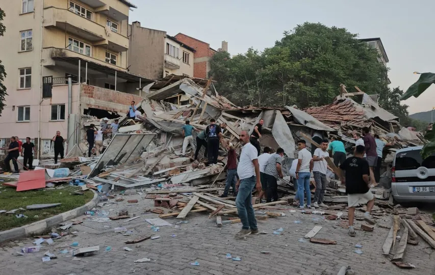 Balıkesir Sındırgı'da 6.1 Büyüklüğünde Deprem: Bir Kişi Hayatını Kaybetti, 29 Yaralı!
