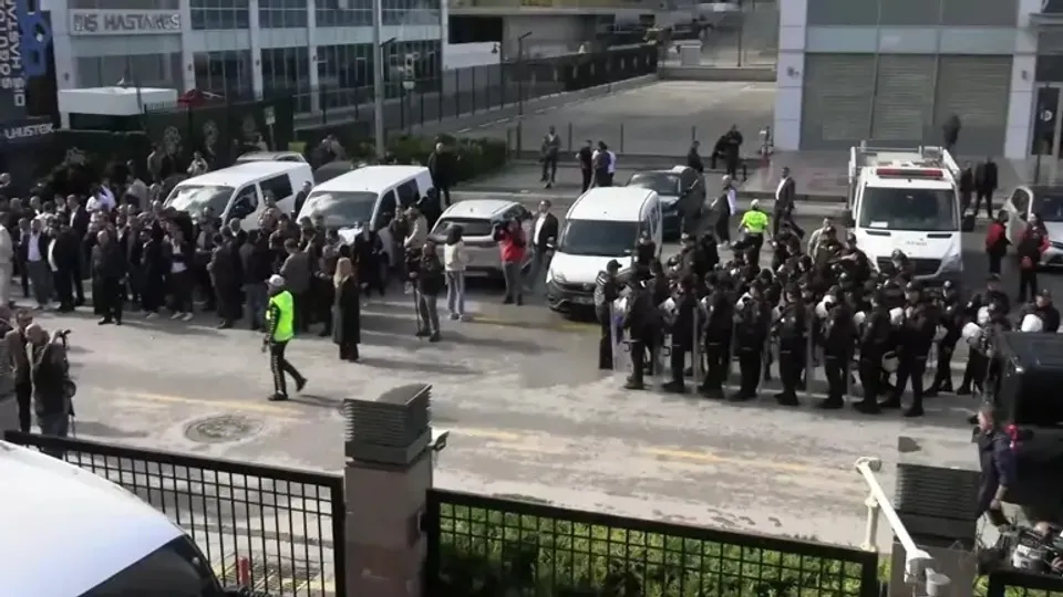 CHP Genel Merkezinde Gergin Anlar: Kılıçdaroğlu ve Özel Destekçileri Arasında Tahliye Tartışması