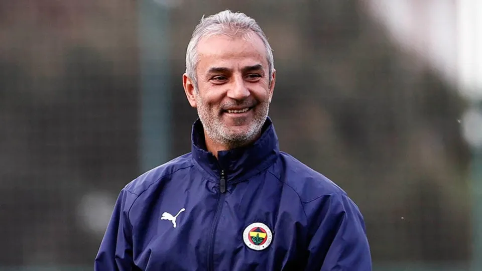 Fenerbahçe'de İki İsimle Yollar Ayrılıyor
