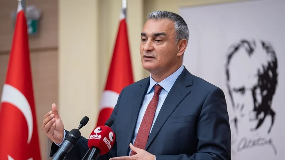 Müslim Sarı: "Özgür Özel CHP'li Başkanları Taciz Etmekten Vazgeçsin"