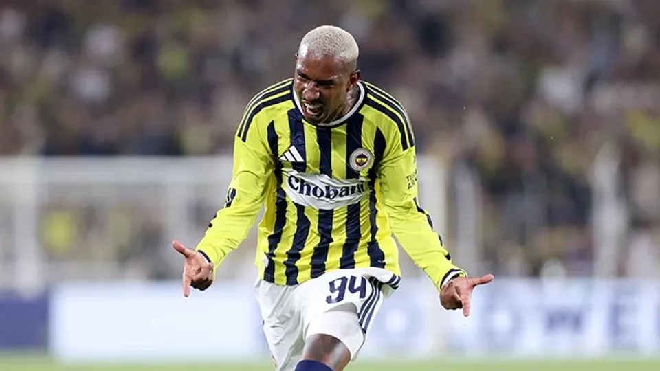 Fenerbahçede beklenmedik ayrılık Maç kadrosuna alınmadı