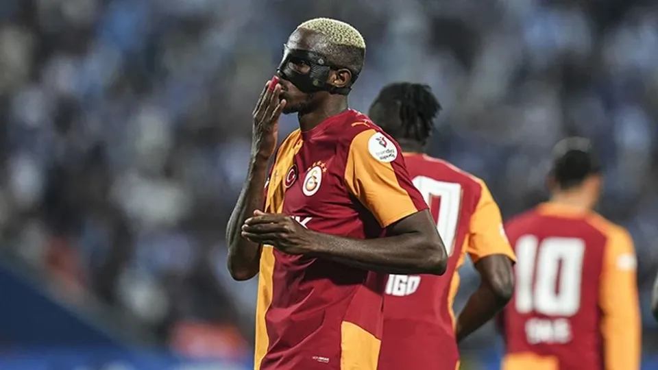 Erzurum deplasmanındaki farklı galibiyet sonrası Galatasarayın yıldızı Osimhene büyük övgü: Dünyanın en iyi 5 santrforundan biri Değeri kesinlikle 100 milyon euronun üzerinde