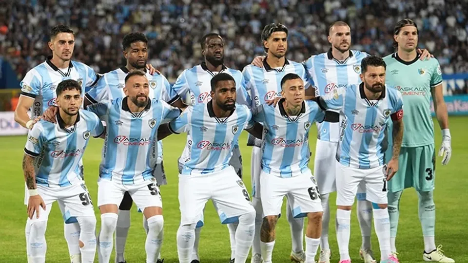 Erzurum deplasmanındaki farklı galibiyet sonrası Galatasarayın yıldızı Osimhene büyük övgü: Dünyanın en iyi 5 santrforundan biri Değeri kesinlikle 100 milyon euronun üzerinde