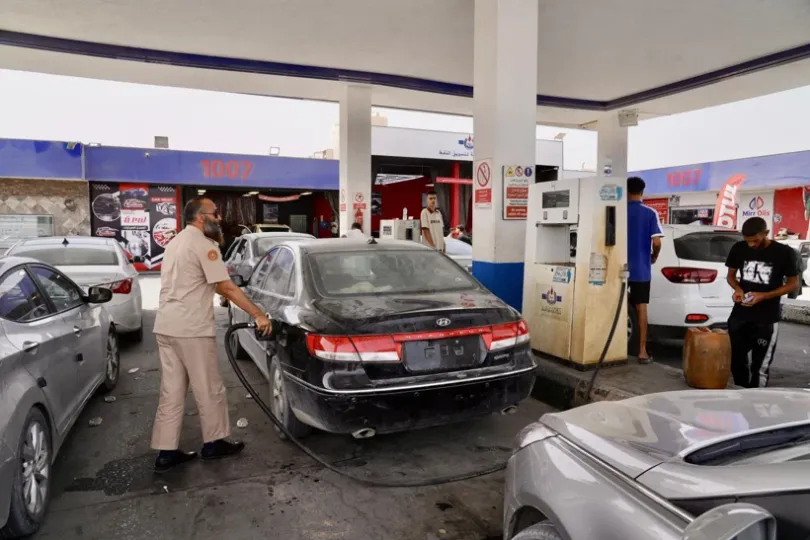 Petrol zengini ülkede benzin krizi! Kuyruklar 10 gündür erimiyor - Resim: 4