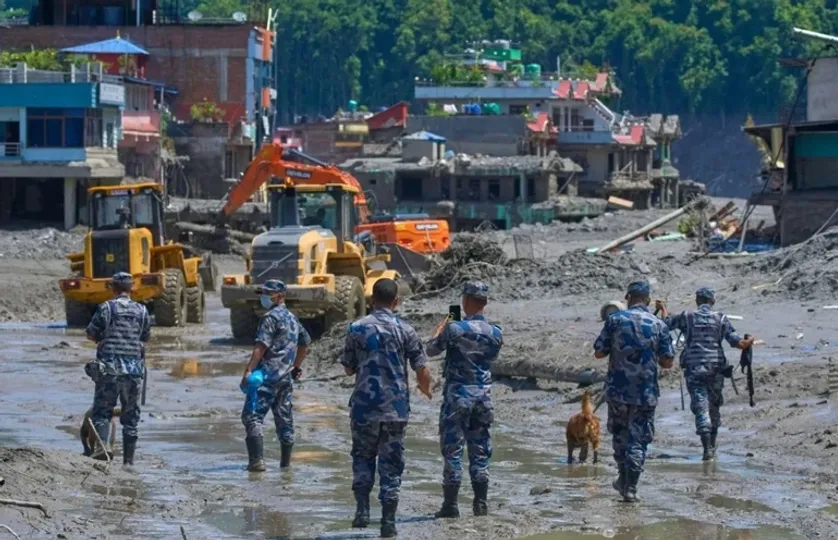 Nepalde 3. gün Baraj patladı: Halka yükseklere kaçın uyarısı