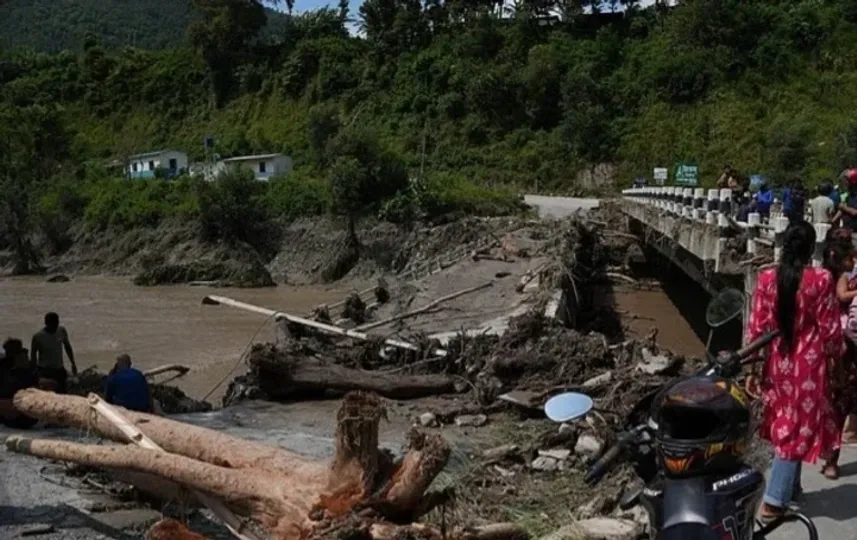 Nepalde 3. gün Baraj patladı: Halka yükseklere kaçın uyarısı