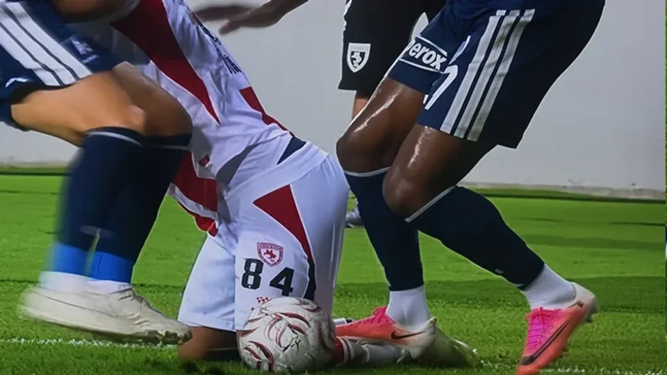 Fenerbahçeden penaltı, Samsunspordan kırmızı kart beklentisi Yasin Kolun kararları damga vurdu